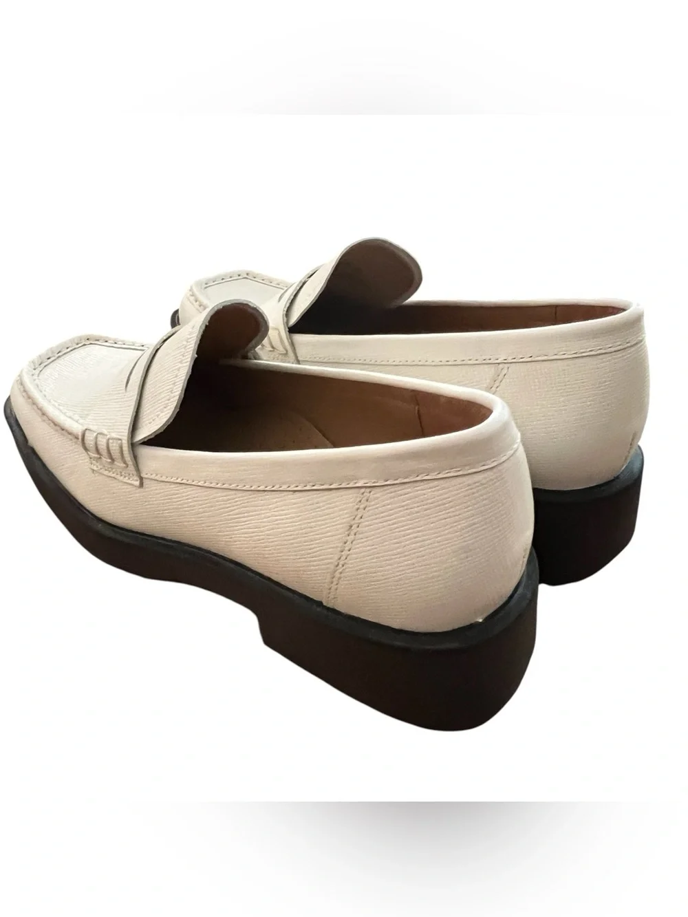 G.H. Bass Whitney Weejuns Penny Loafers Cream Textured Leather NWOB Women’s 8.5